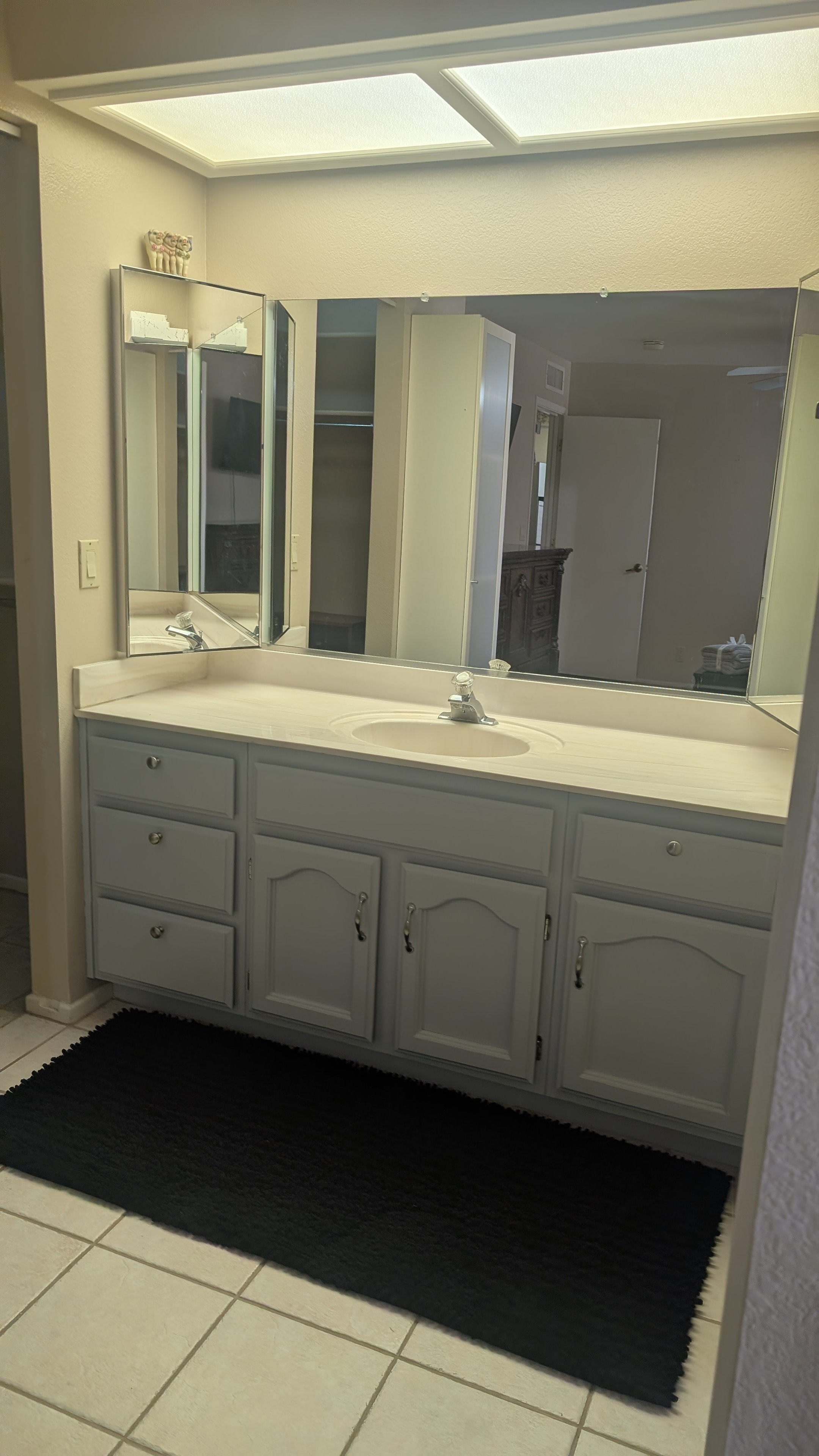 Bedroom detail at Waypoint House